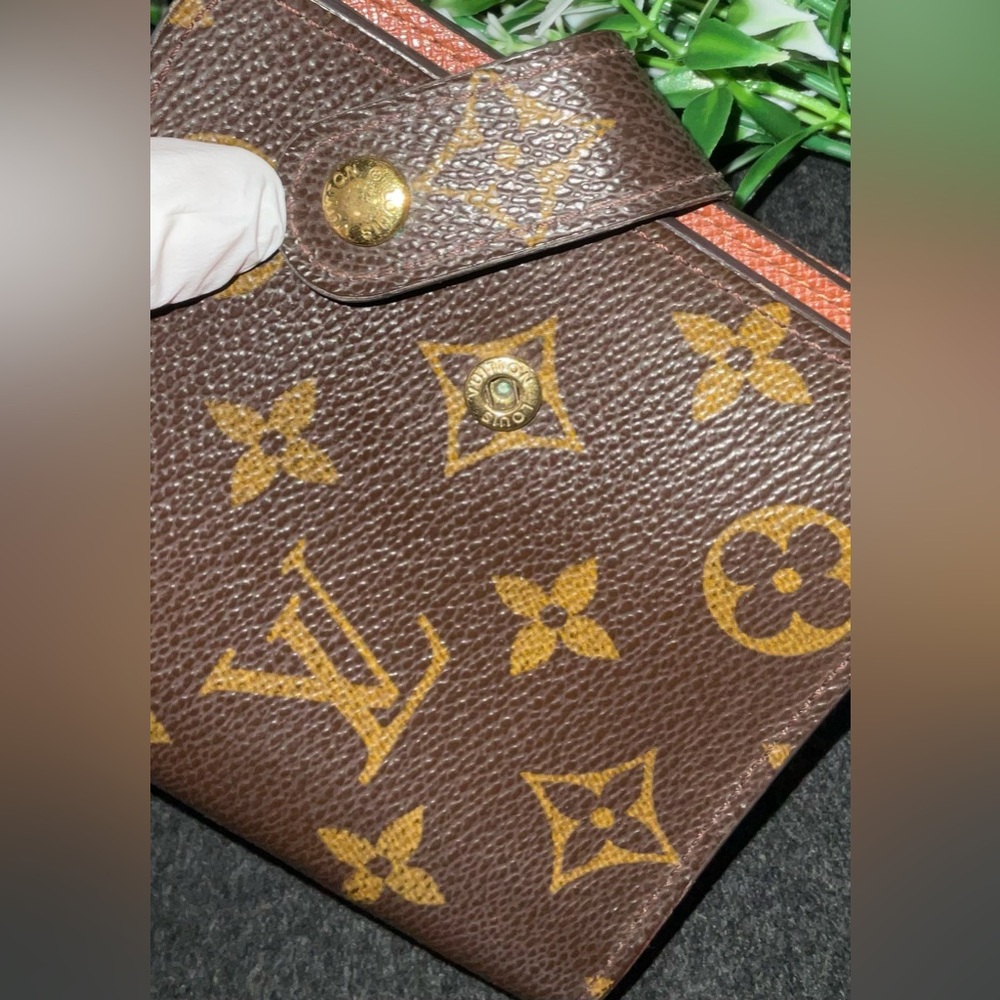 ✅AUTHENTIC LV COMPACT WALLET EXCELLENT CONDITION - Picture 2 of 11